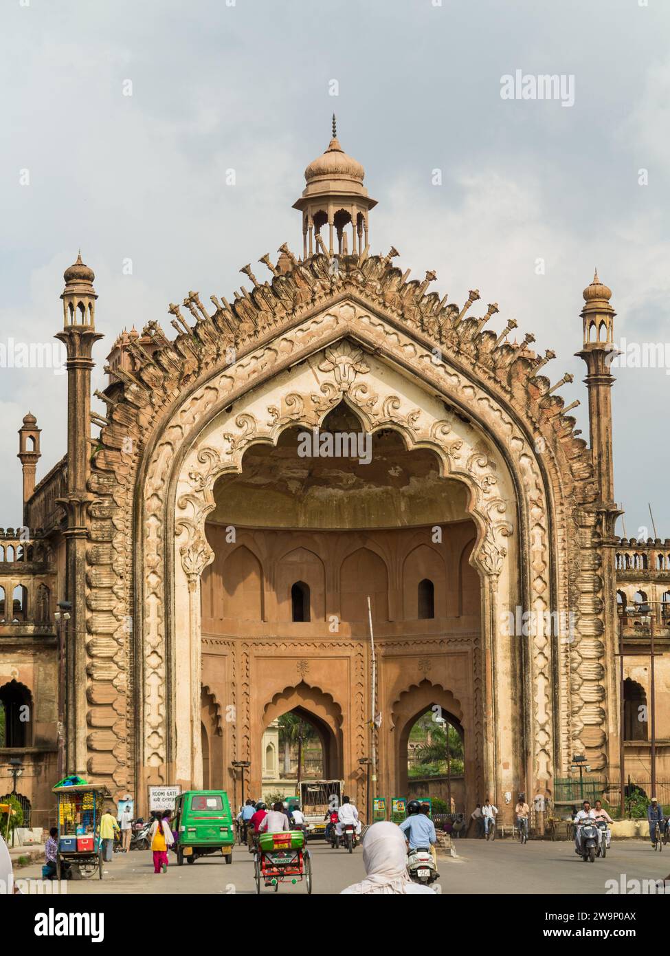 Gros plan de l'entrée principale de Rumi Darwaza ou porte turque, Lucknow, Uttar Pradesh, Inde Banque D'Images