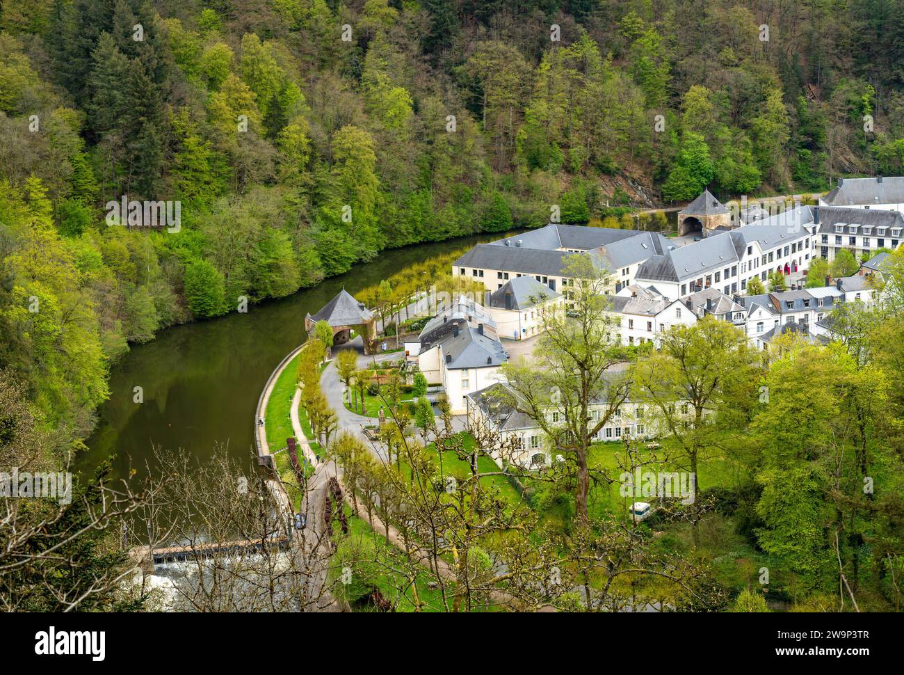 Ville de Bouillon dans les Ardennes belges, vestiges des anciennes fortifications sur les rives de la Semois Banque D'Images