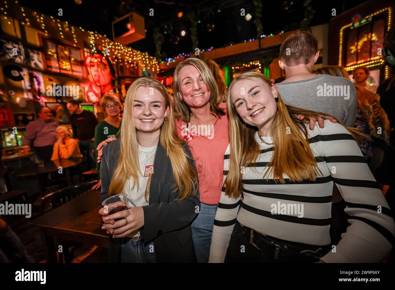 HILVERSUM audience lors de la 25e édition du Top 2000 dans le café du