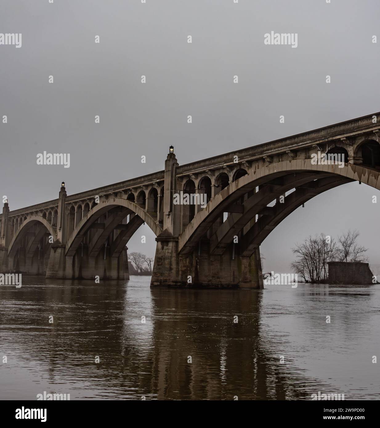 Tombée de la nuit sur le pont Columbia-Wrightsville, Pennsylvanie États-Unis Banque D'Images
