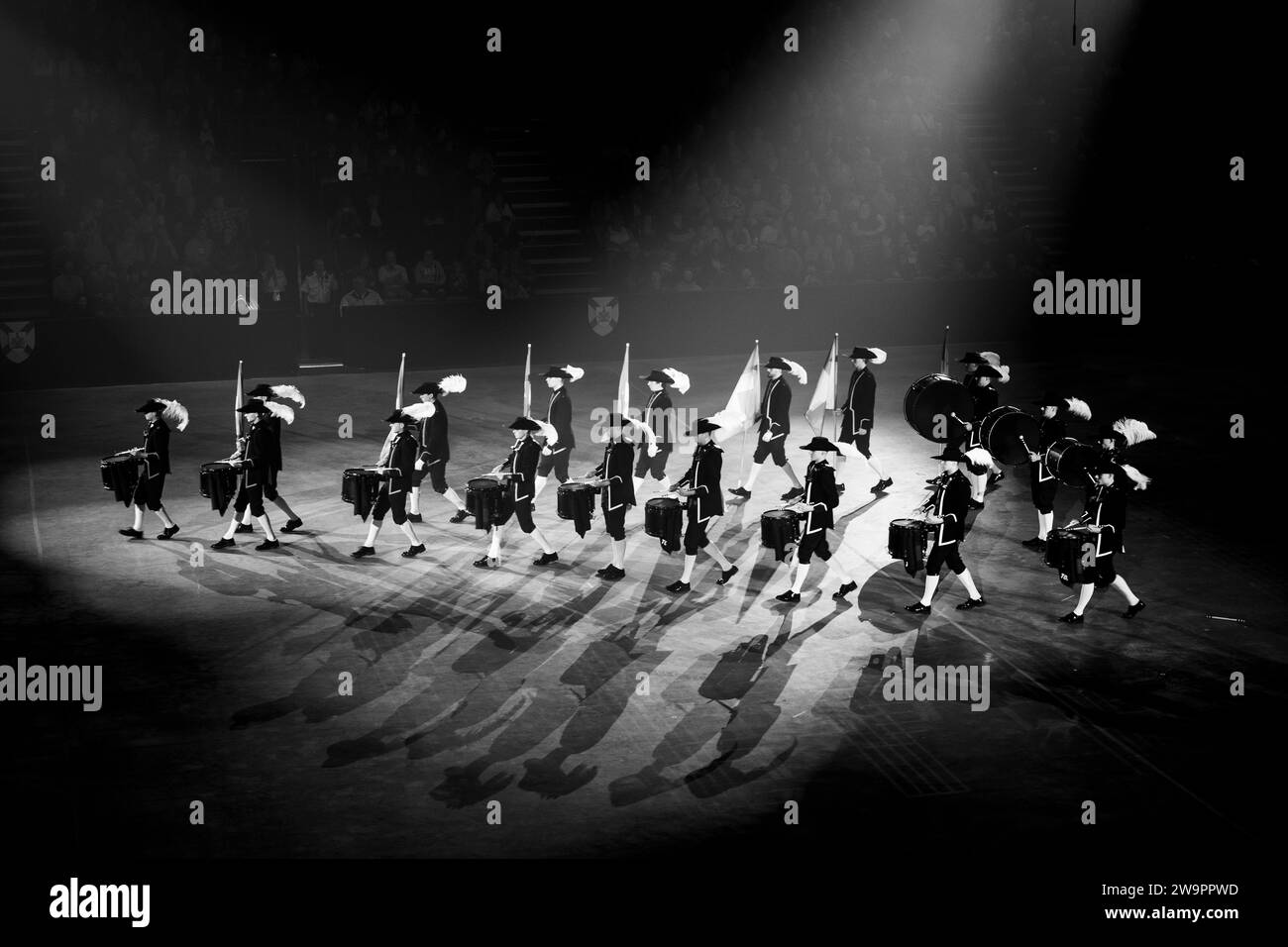 Le Top Secret Drum corps de Suisse joue au Royal Nova Scotia International Tattoo 2023 à Halifax, en Nouvelle-Écosse. Banque D'Images