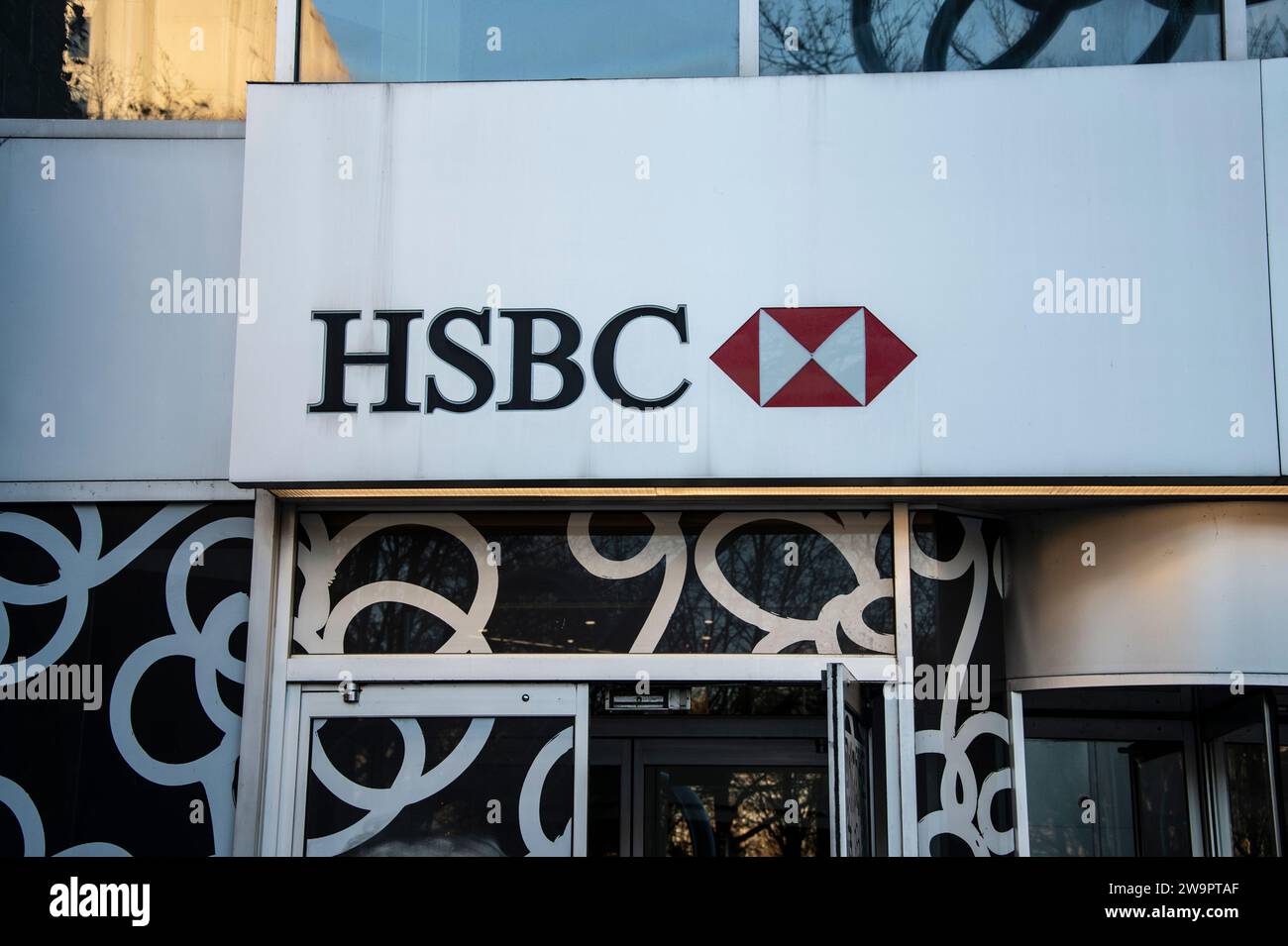 Enseigne bancaire HSBC au centre-ville de Montréal, Québec, Canada Banque D'Images