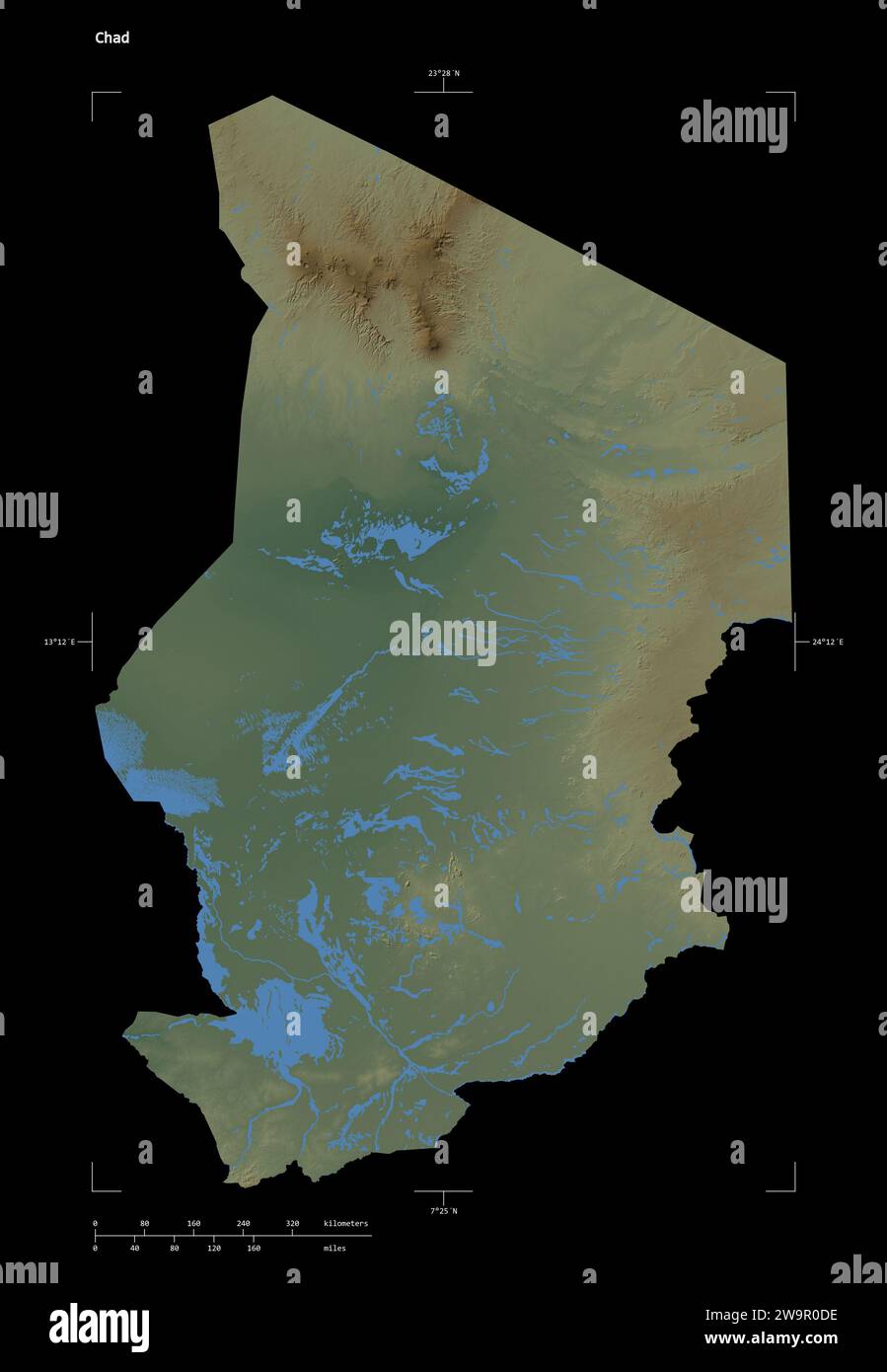 Forme d'une carte altimétrique en couleur avec les lacs et les rivières du Tchad, avec l'échelle de distance et les coordonnées de la frontière de la carte, isolé sur noir Banque D'Images