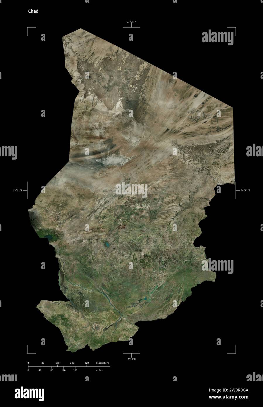 Forme d'une carte satellite à haute résolution du Tchad, avec échelle de distance et coordonnées de la frontière de la carte, isolé sur noir Banque D'Images