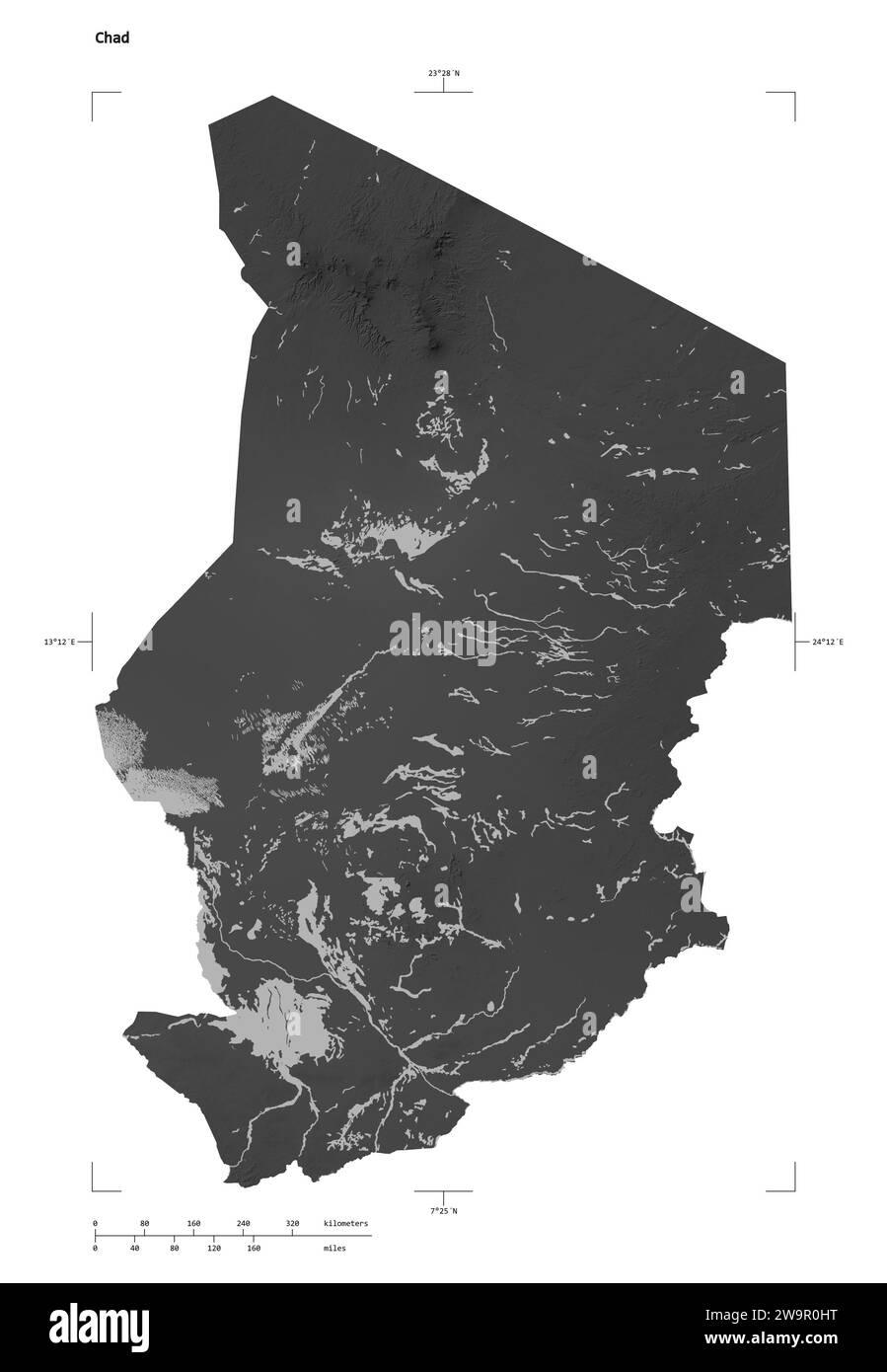 Forme d'une carte d'altitude en niveaux de gris avec les lacs et les rivières du Tchad, avec l'échelle de distance et les coordonnées de la frontière de la carte, isolé sur blanc Banque D'Images