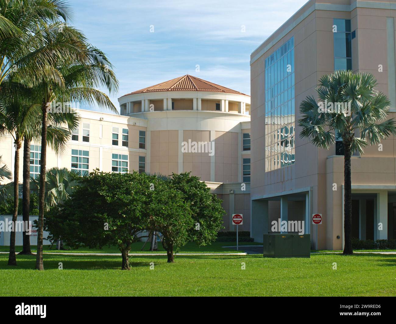 Miami, Floride, États-Unis - 29 décembre 2023 : le nouveau bâtiment moderne est ajouté à l'hôpital baptiste West Kendall. Banque D'Images