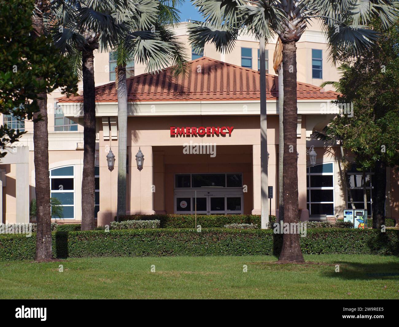 Miami, Floride, États-Unis - 29 décembre 2023 : entrée du service des urgences à l'hôpital baptiste West Kendall. Banque D'Images