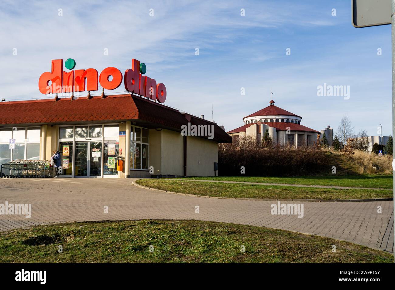 Walbrzych, Pologne - 29.12.2023 : Dino Polska S.A. est une chaîne de magasins d'alimentation polonais Banque D'Images