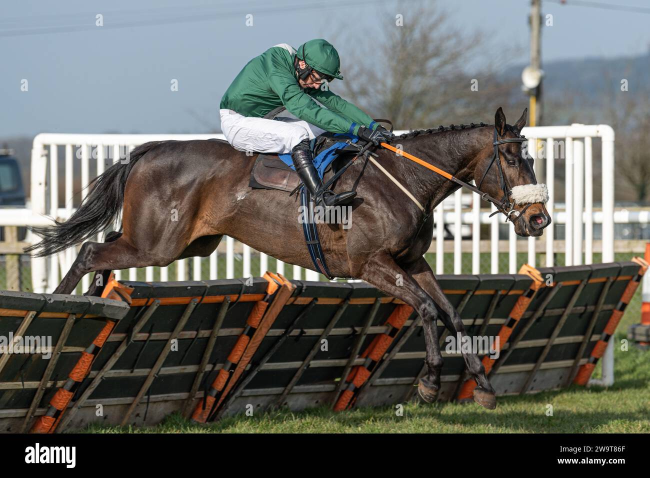 Blakey Bear court à Wincanton sous la direction du Jockey James Best, entraîné par Neil Mulholland Banque D'Images