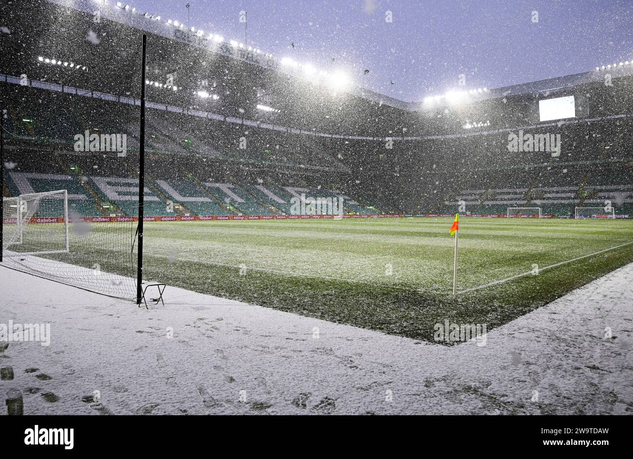 Glasgow, Royaume-Uni. 30 décembre 2023. De fortes chutes de neige ont frappé Glasgow avant le match de la Premiership écossaise au Celtic Park, Glasgow. Le crédit photo devrait se lire : Neil Hanna/Sportimage crédit : Sportimage Ltd/Alamy Live News Banque D'Images