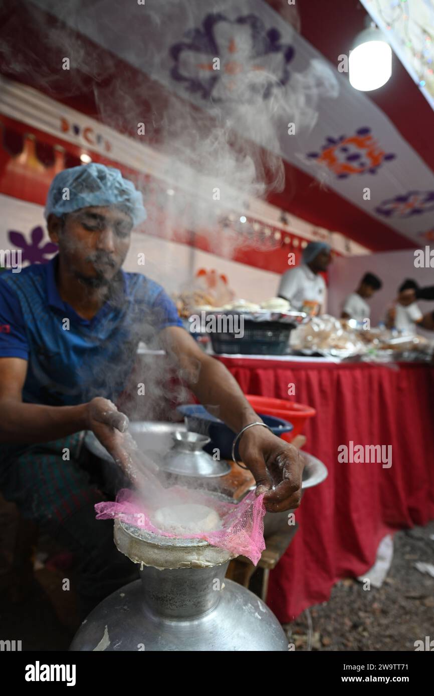 Les Pithas se vendent chez Poush Mela Banque D'Images