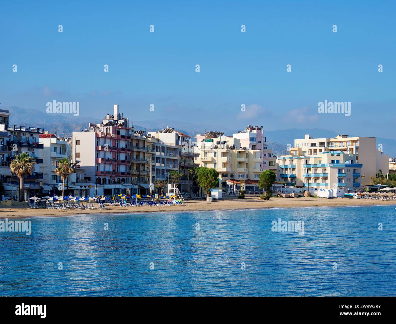 Plage de NEA Chora, ville de la Canée, Crète, Grèce Banque D'Images