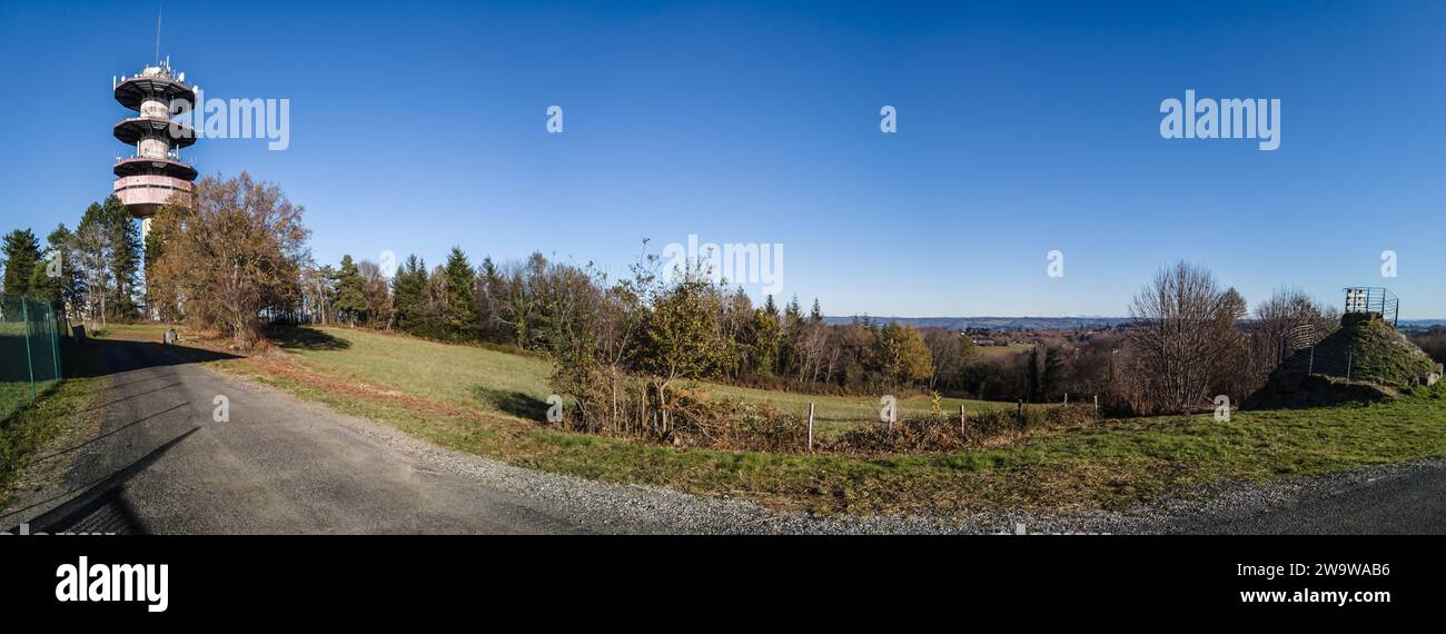 Panorama du Puy des Ferrières et pylone de la tour de télévision Banque D'Images