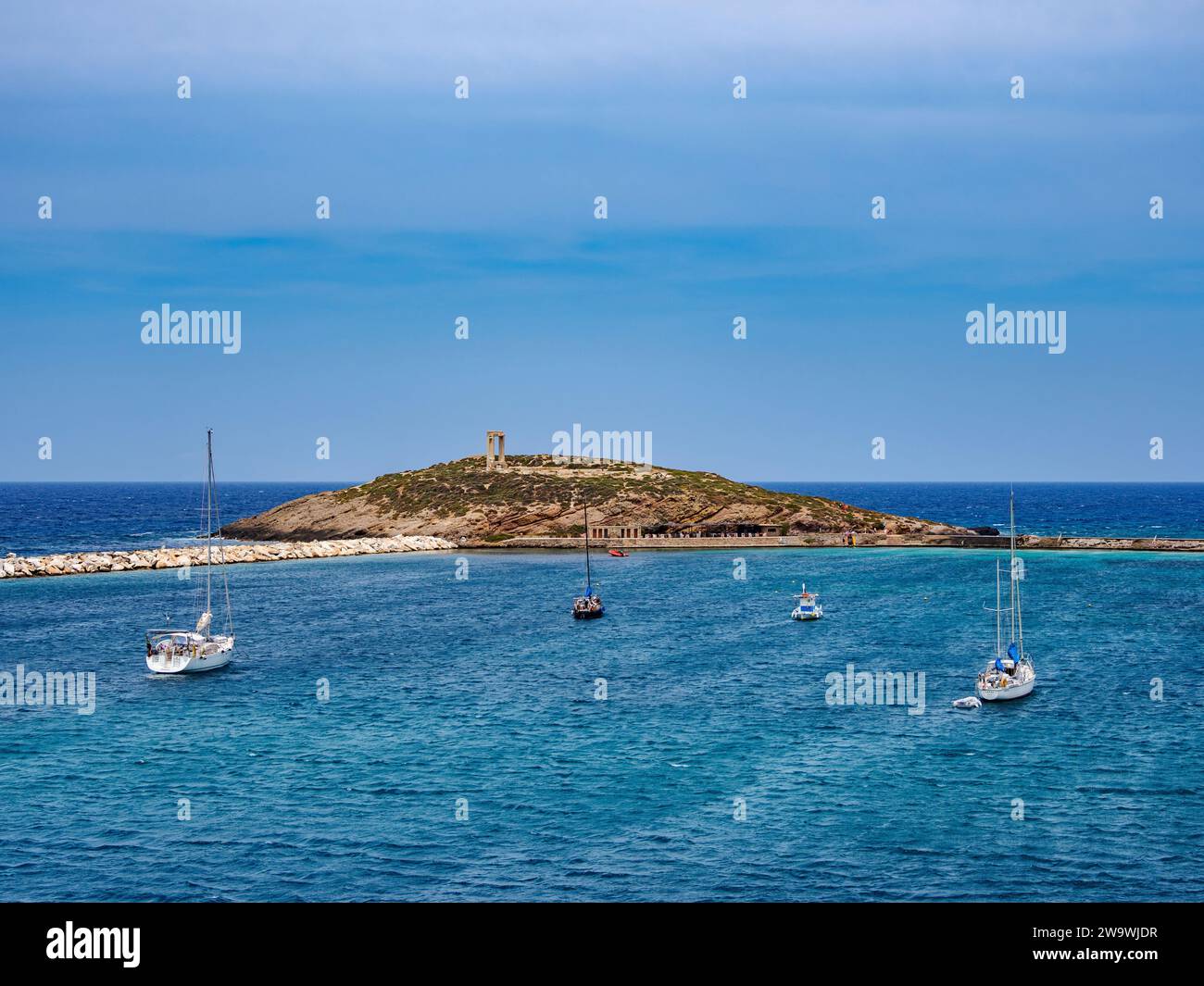 Vue vers Temple d'Apollon, Chora, ville de Naxos, île de Naxos, Cyclades, Grèce Banque D'Images