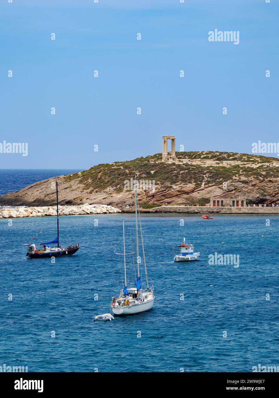 Vue vers Temple d'Apollon, Chora, ville de Naxos, île de Naxos, Cyclades, Grèce Banque D'Images