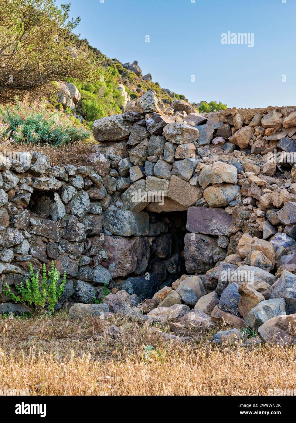 Ruines de l'ancienne colonie près du village de Nikia, île de Nisyros, Dodécanèse, Grèce Banque D'Images