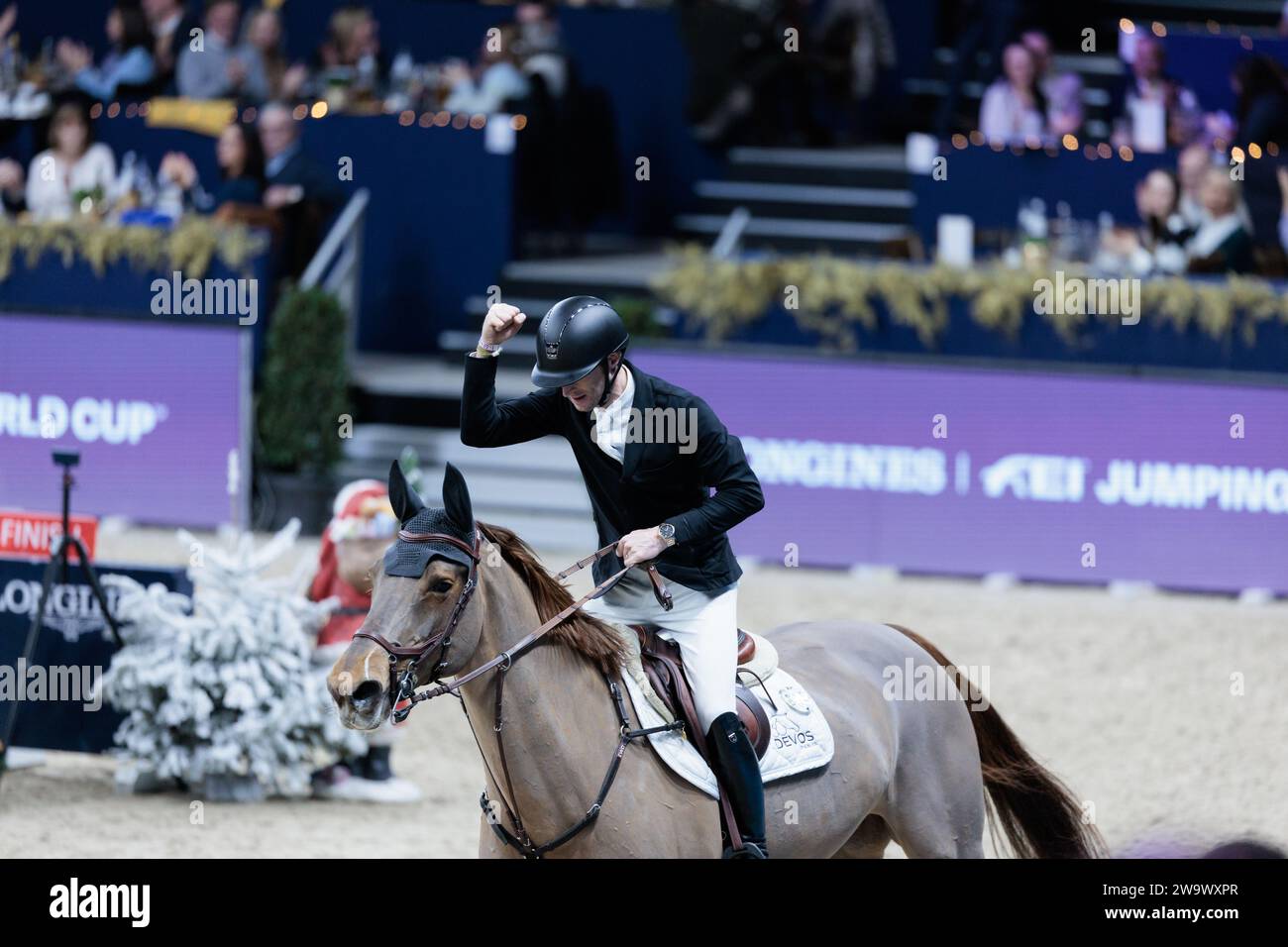 Pieter Devos de Belgique avec Mom's Toupie de la Roque lors de la Longines FEI Jumping World Cup 