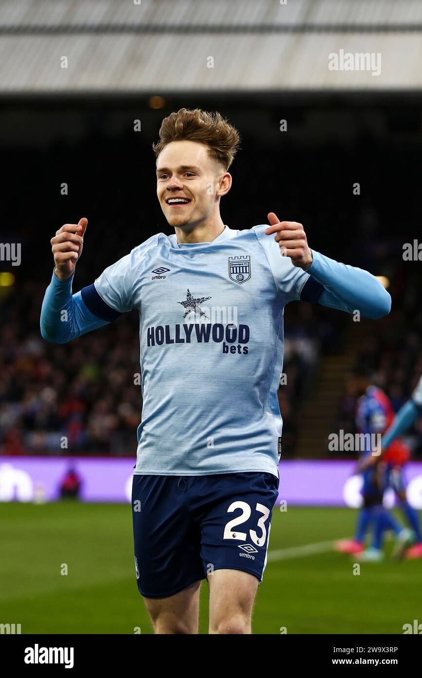 Keane Lewis-Potter de Brentford célèbre son but lors du match de Premier League entre Crystal Palace et Brentford à Selhurst Park, Londres, le samedi 30 décembre 2023. (Photo : Tom West | MI News) crédit : MI News & Sport / Alamy Live News Banque D'Images