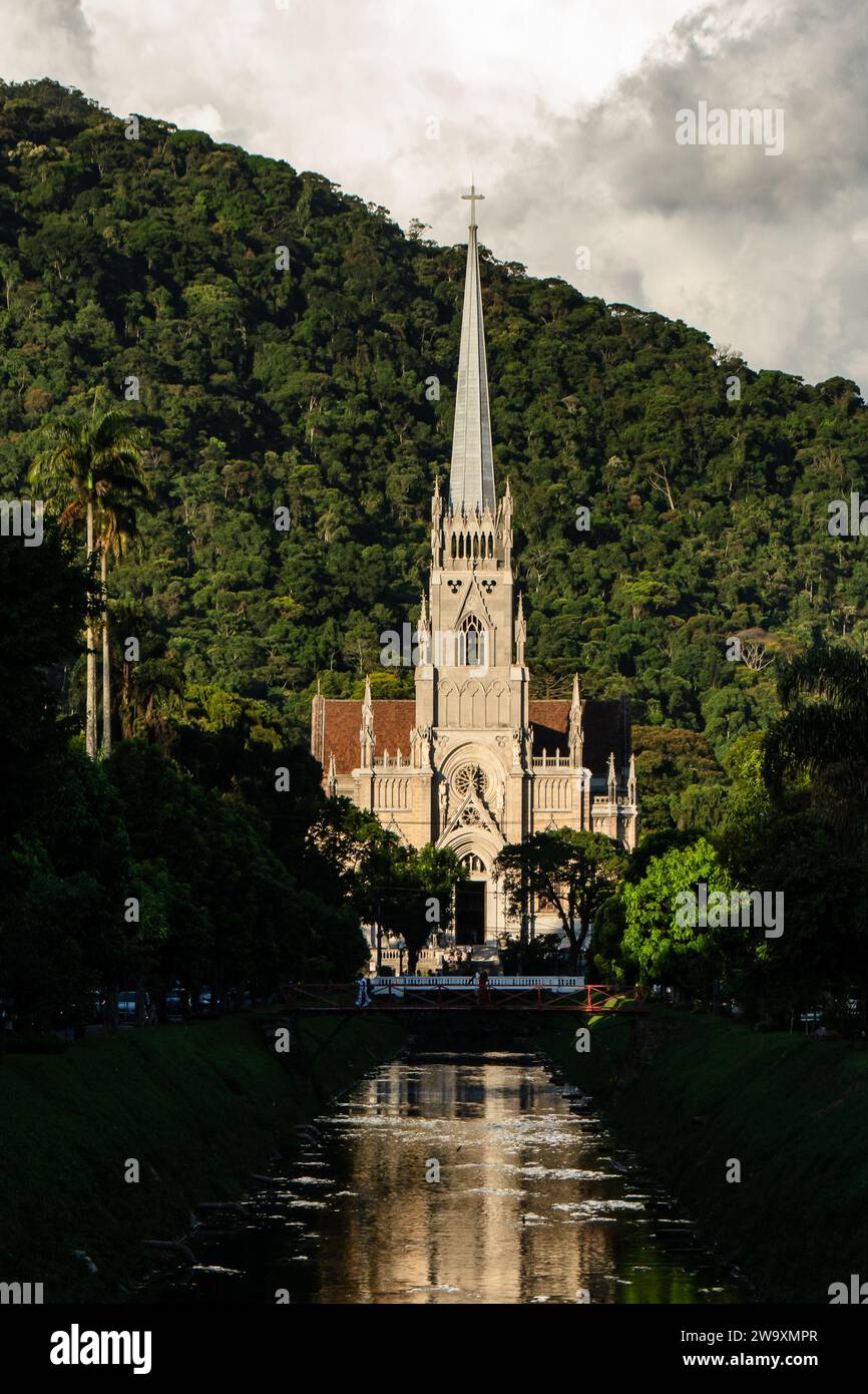 Petropolis, Rio de Janeiro, Brésil - 17 décembre 2023 : Cathédrale de Petropolis. Temple catholique néo-gothique dédié à Saint Pierre d'Alcantara Banque D'Images