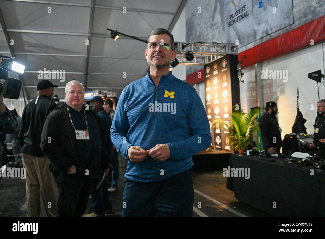 Jim Harbaugh, entraîneur-chef des Michigan Wolverines, lors de la journée des médias du Rose Bowl, samedi 30 décembre 2023, à Pasadena, CA. Banque D'Images