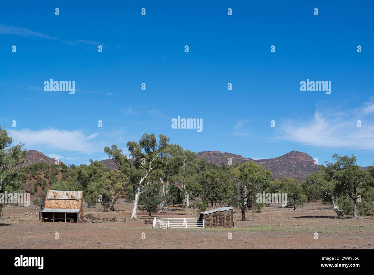 Wilpena Pound, Australie du Sud, Australie - 15 mars 2018 : magasin et écuries dans la station Old Wilpena, une station de travail jusqu'en 1985 dans le Banque D'Images