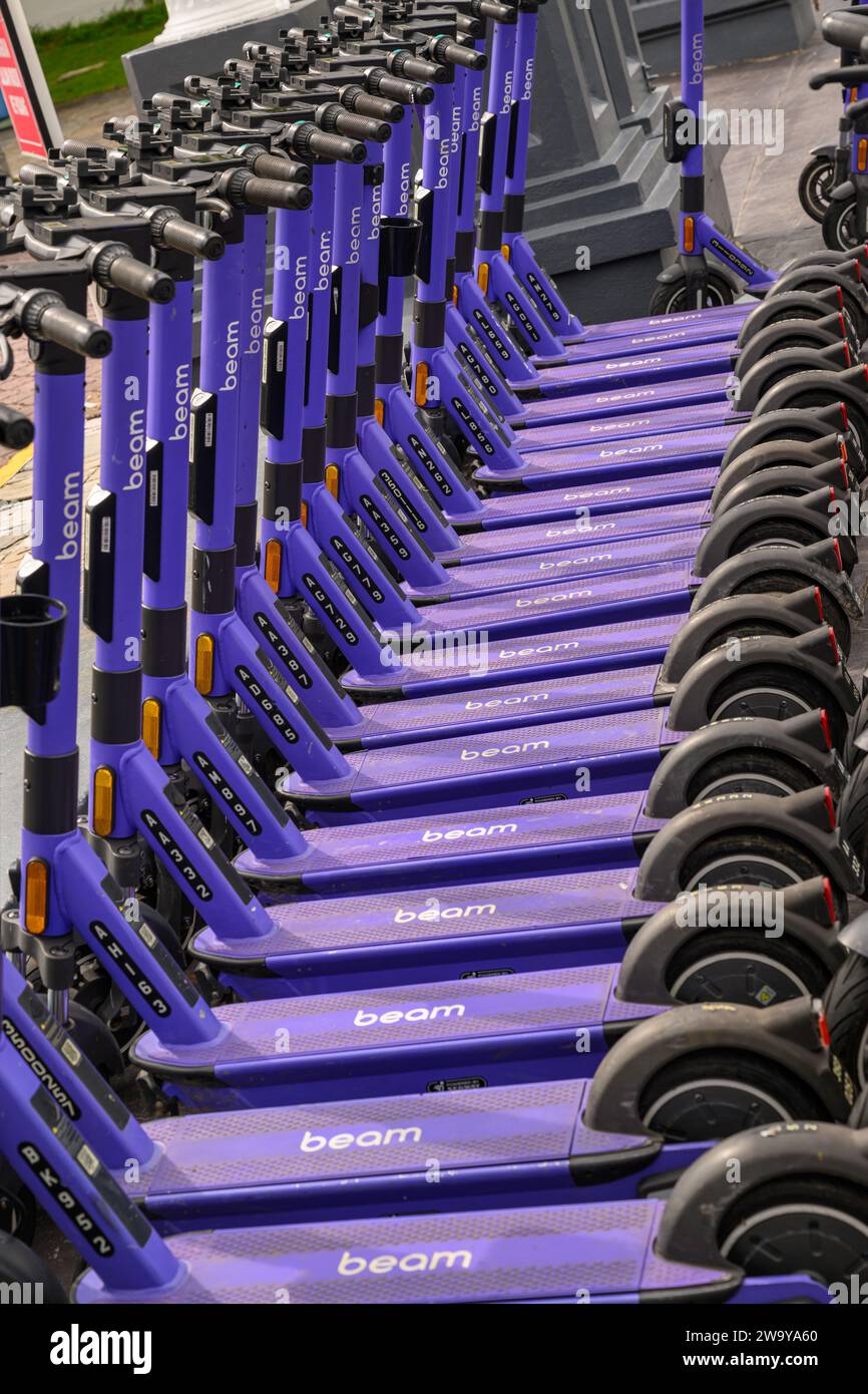 Une rangée de scooters électriques Beam à Ipoh, Perak, Malaisie Banque D'Images