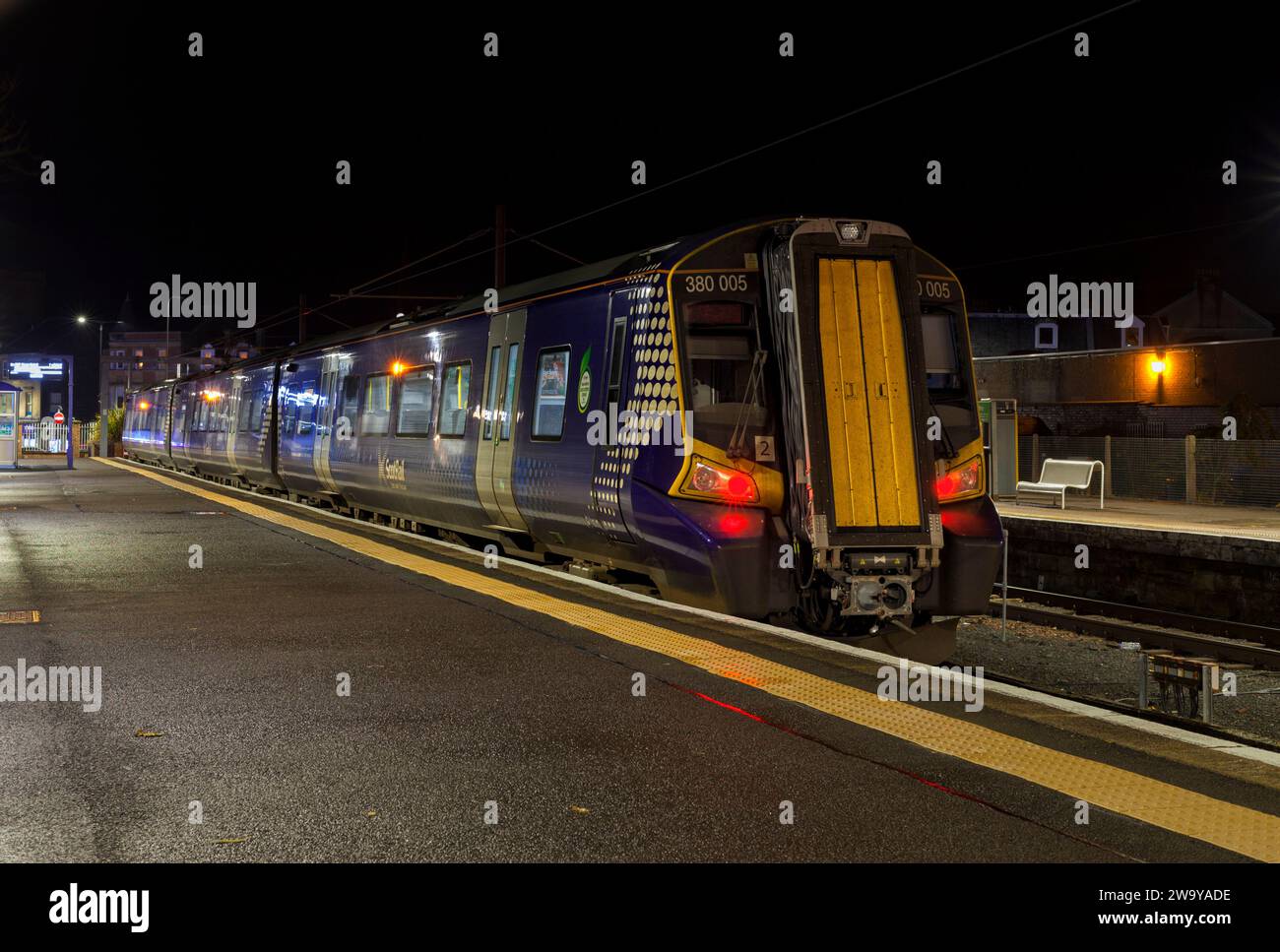 ScotRail Siemens classe 380 trains électriques à unités multiples à la gare de Largs, Ayrshire, Écosse, Royaume-Uni Banque D'Images