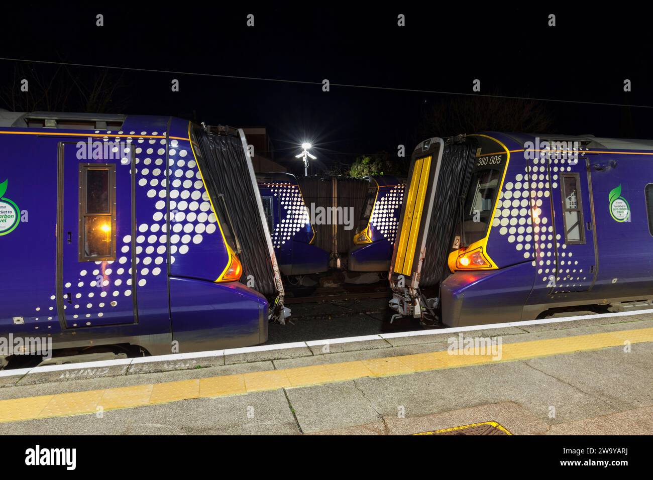 ScotRail Siemens classe 380 trains électriques à unités multiples à la gare de Largs, Ayrshire, Écosse, Royaume-Uni Banque D'Images