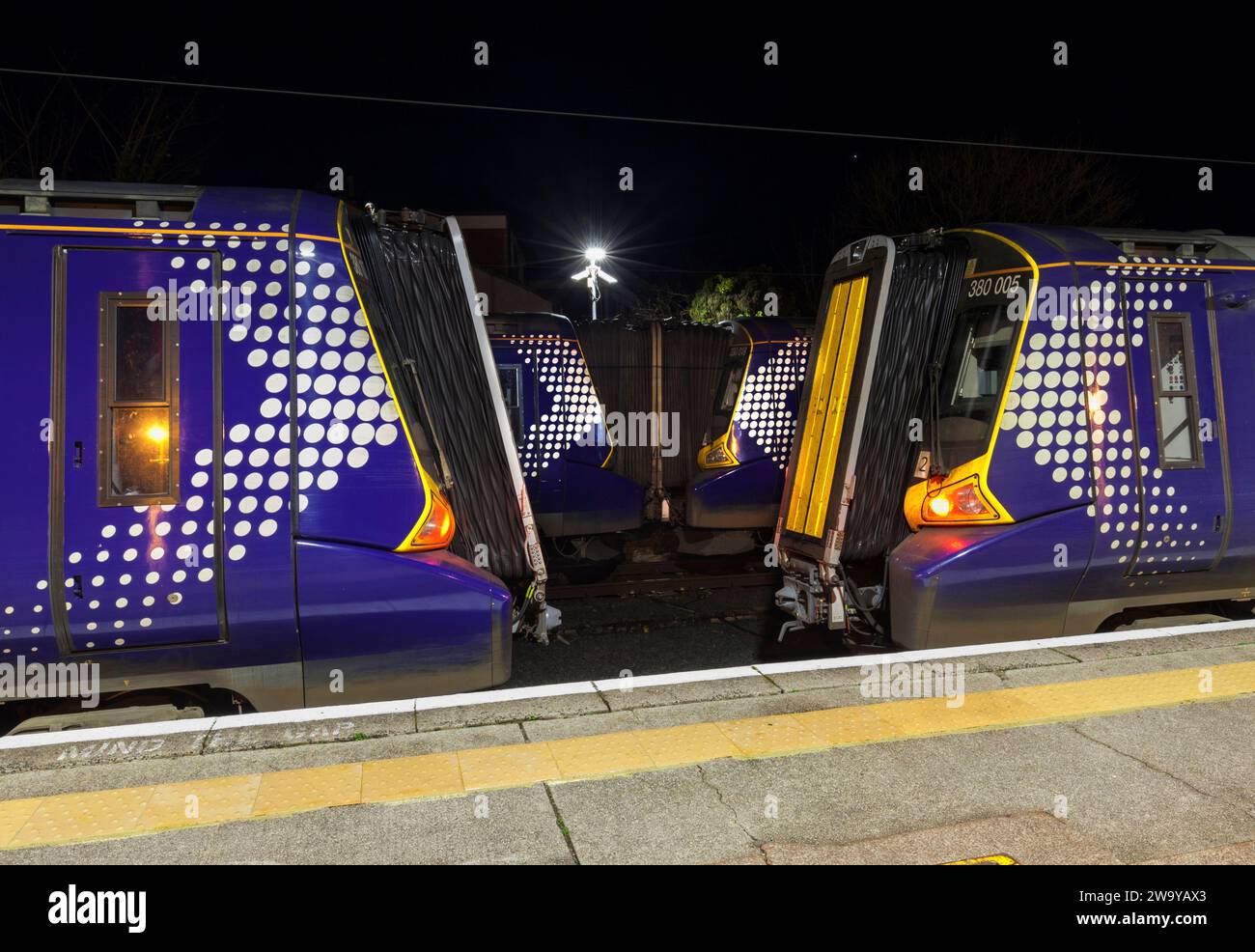 ScotRail Siemens classe 380 trains électriques à unités multiples à la gare de Largs, Ayrshire, Écosse, Royaume-Uni Banque D'Images