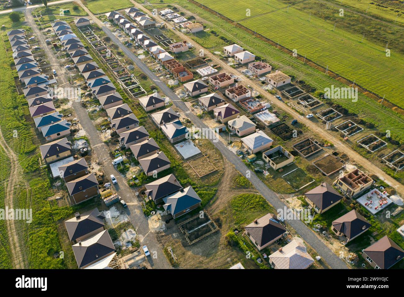 Construction d'un quartier suburbain de chalets. Vue aérienne. Banque D'Images