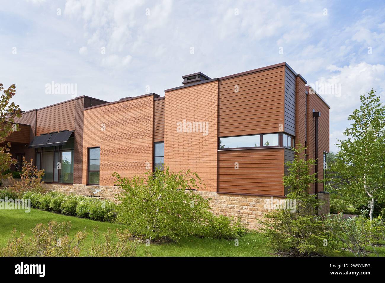 Extérieur en bois et brique d'une maison moderne Banque D'Images