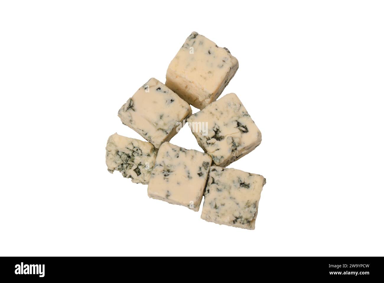Cubes de fromage bleu isolés sur fond blanc. Vue de dessus. Banque D'Images