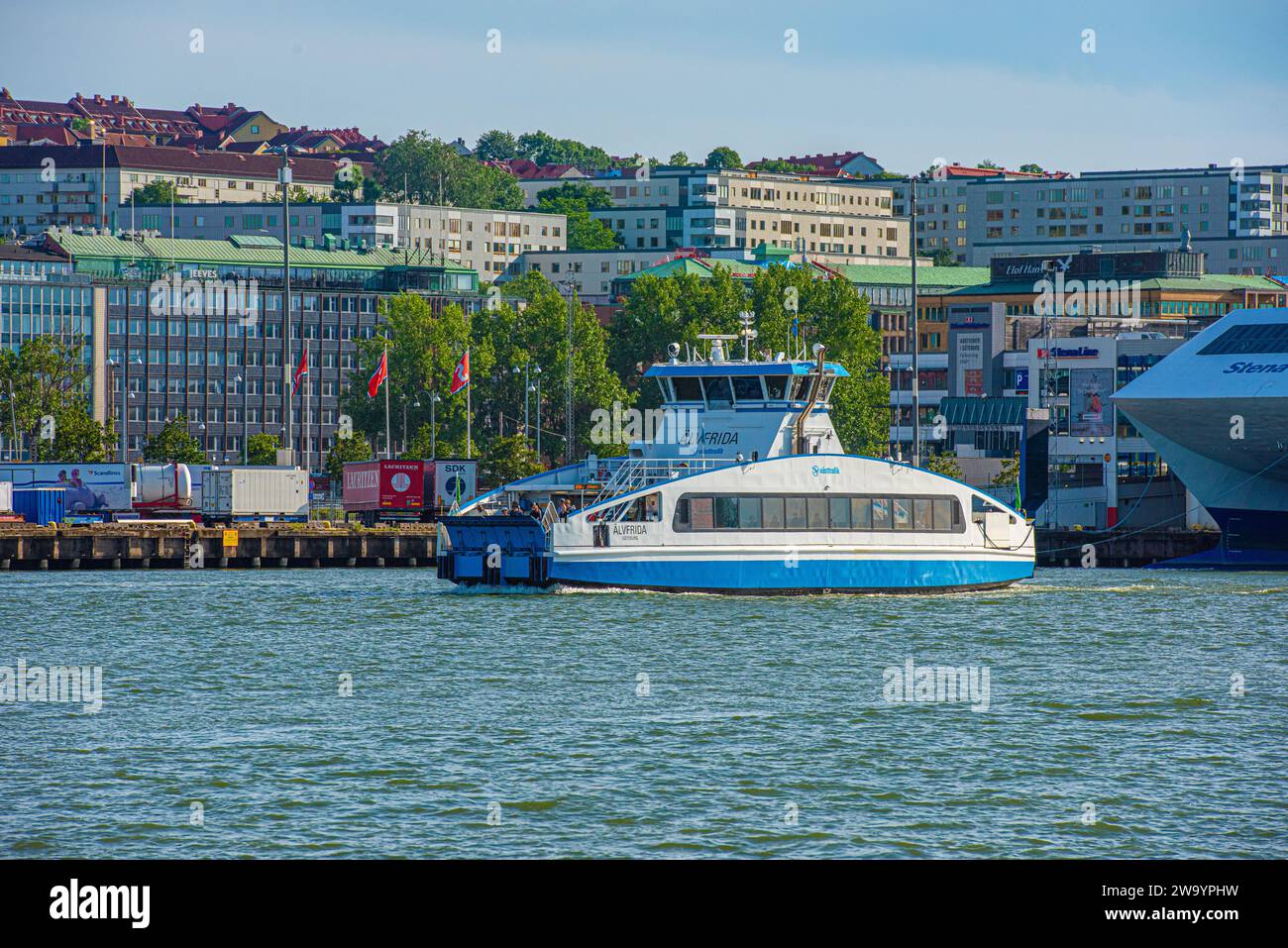 Gothenburg, Suède - juin 24 2019 : ferry ?lvfrida traversant la rivière de Lindholmen à Stenpiren. Banque D'Images