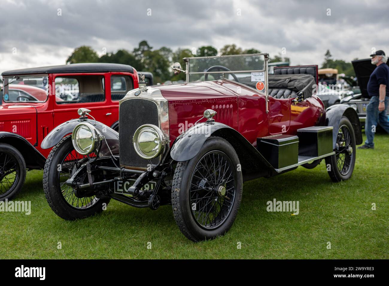 1920 Vauxhall E-type 30-98, exposé au Race Day Airshow qui s'est tenu à Shuttleworth le 2 octobre 2023. Banque D'Images