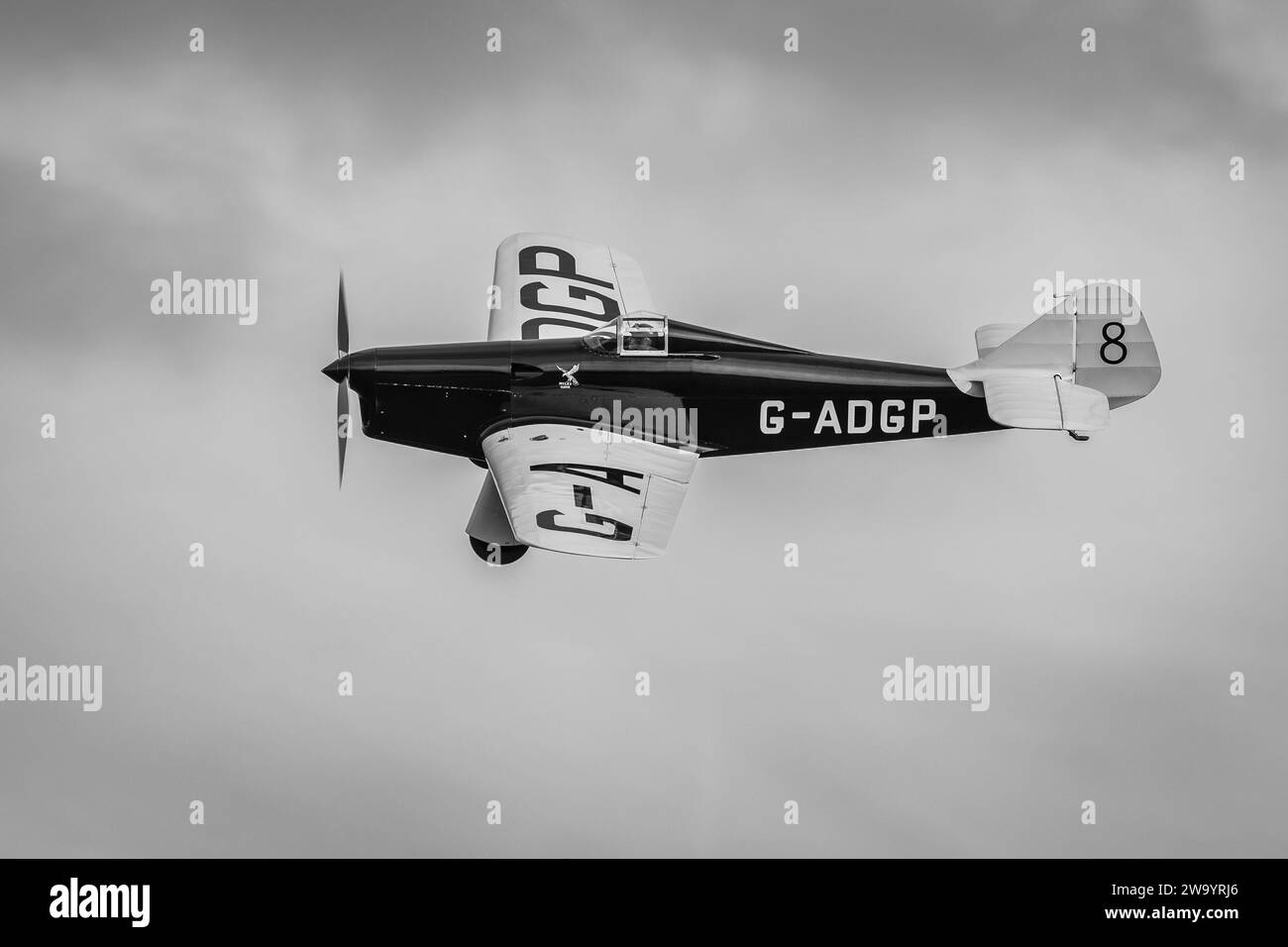 1935 miles Hawk Speed six «G-ADGP» a été décollé au Race Day Airshow qui s'est tenu à Shuttleworth le 1 octobre 2023. Banque D'Images