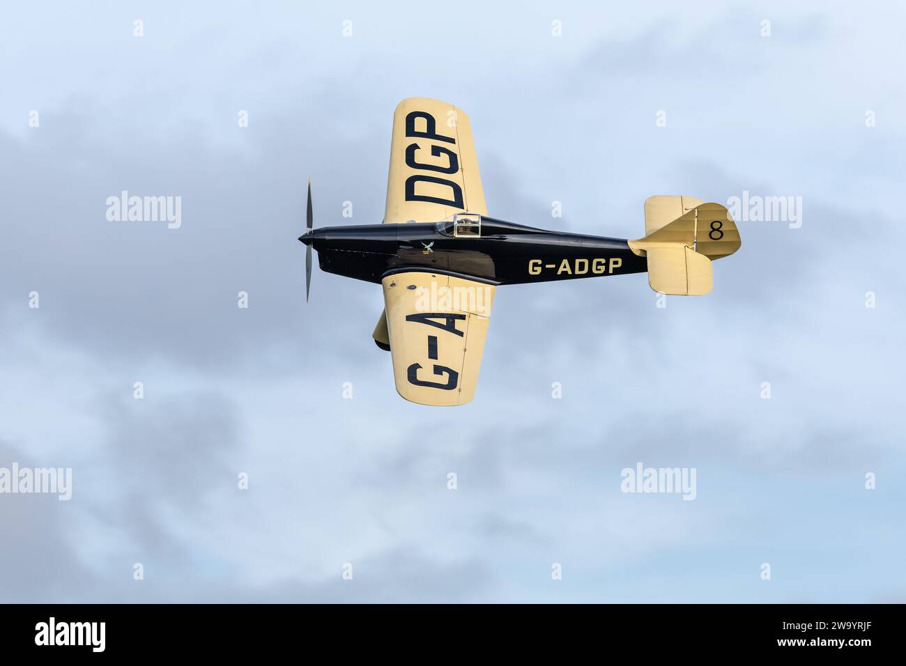 1935 miles Hawk Speed six «G-ADGP» a été décollé au Race Day Airshow qui s'est tenu à Shuttleworth le 1 octobre 2023. Banque D'Images
