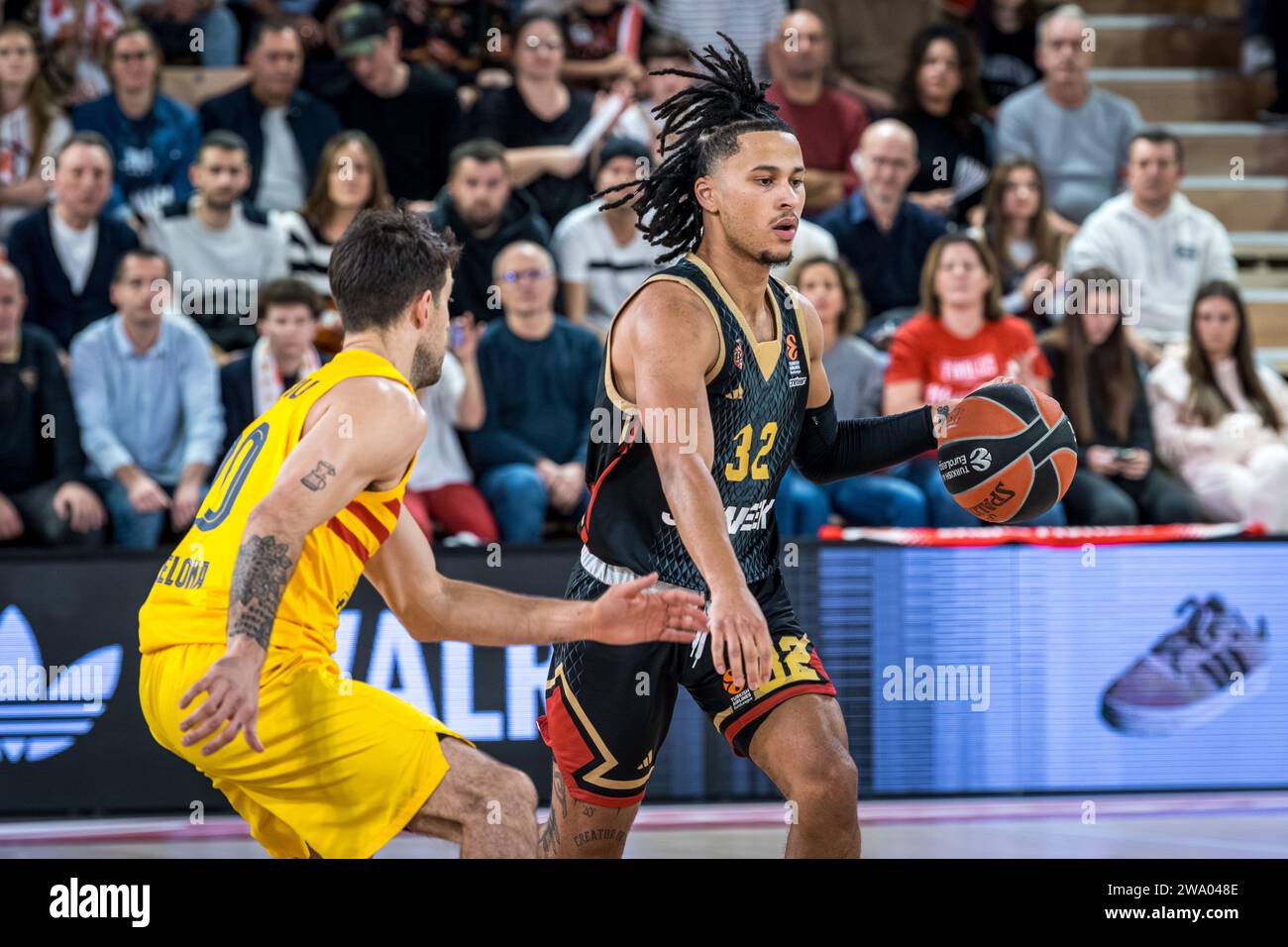 Monaco #32 Matthew Strazel et Barcelone #20 Nicolas Laprovittola sont en action lors du match entre L'AS Monaco et le FC Barcelone à la salle Gaston-Medecin à Monaco, Journée 17 de l'Euroleague Turkish Airlines. Score final ; AS Monaco 91 : 71 FC Barcelone. Banque D'Images Monaco #32 Matthew Strazel et Barcelone #20 Nicolas Laprovittola sont en action lors du match entre L'AS Monaco et le FC Barcelone à la salle Gaston-Medecin à Monaco, Journée 17 de l'Euroleague Turkish Airlines. Score final ; AS Monaco 91 : 71 FC Barcelone. Banque D'Images