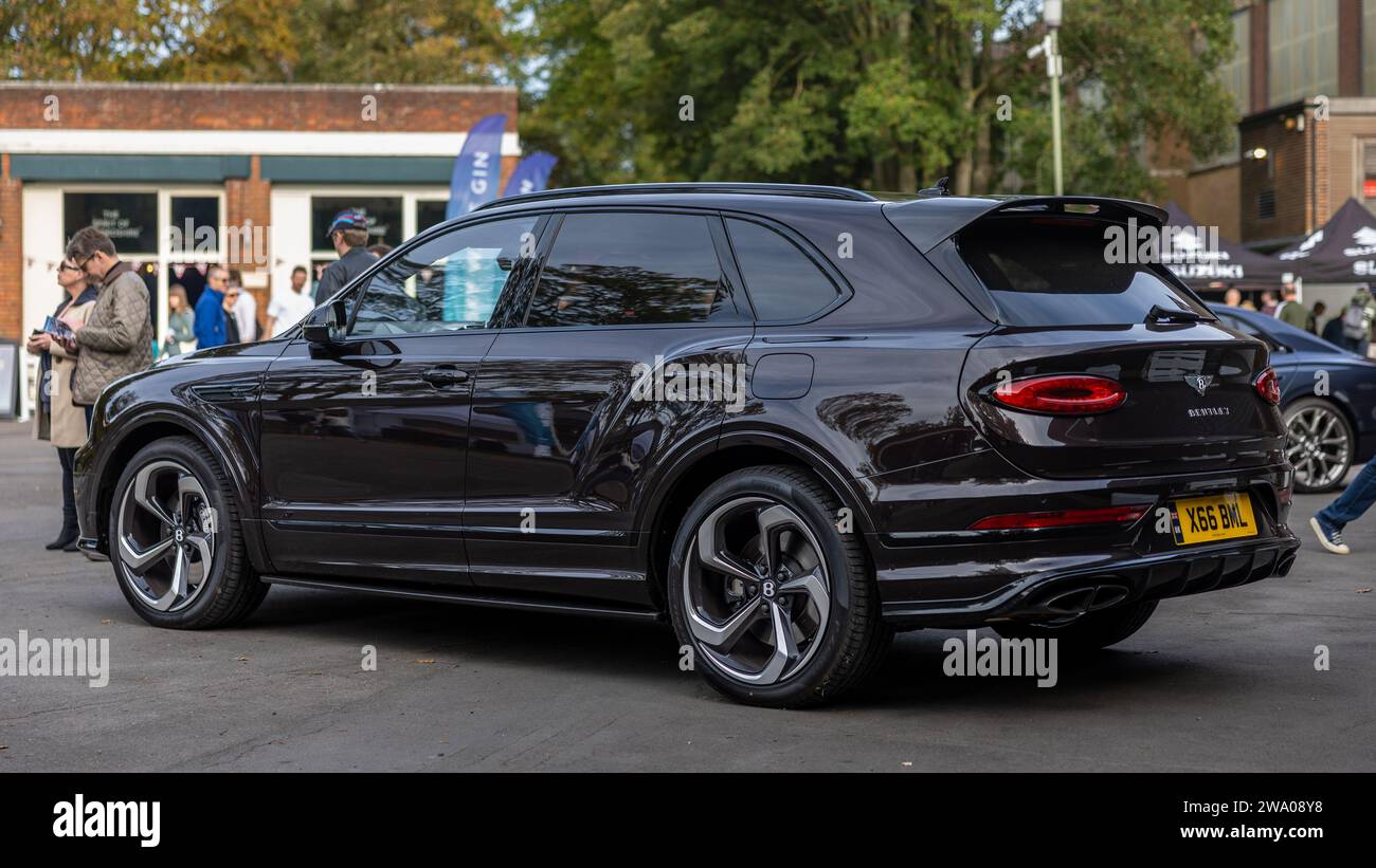 Bentley Bentayga S V6 2023, exposée au Bicester Heritage Scramble le 8 octobre 2023. Banque D'Images