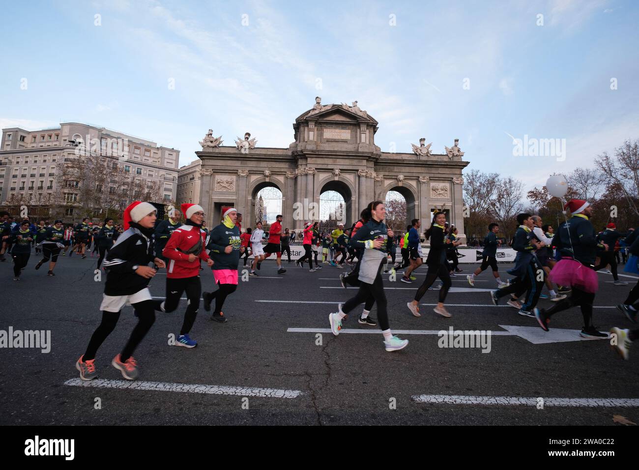 Un coureur lors de la course populaire San Silvestre Vallecana 2023, le 31 décembre 2023 à Madrid, Espagne. Banque D'Images