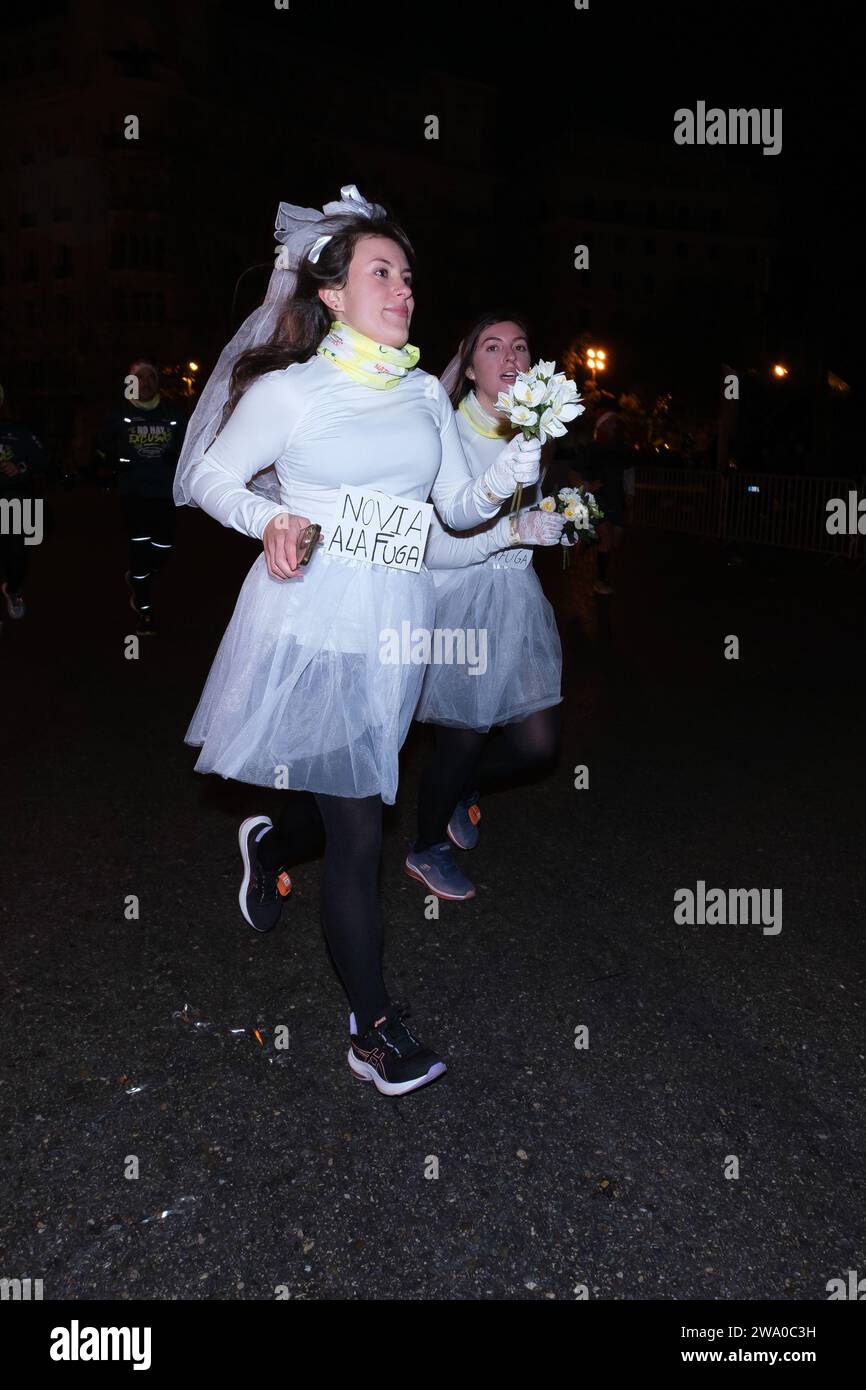 Un coureur lors de la course populaire San Silvestre Vallecana 2023, le 31 décembre 2023 à Madrid, Espagne. Banque D'Images