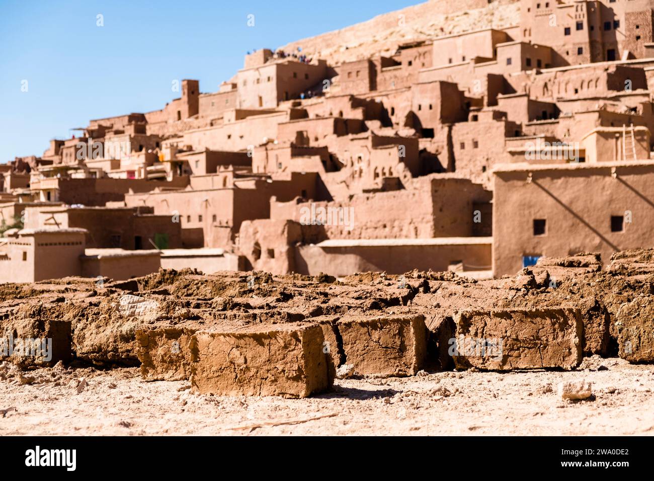 Vue rapprochée des briques d'argile rouge utilisées pour maintenir la structure d'ait Ben Haddou, Ouarzazate, Maroc, Afrique du Nord Banque D'Images