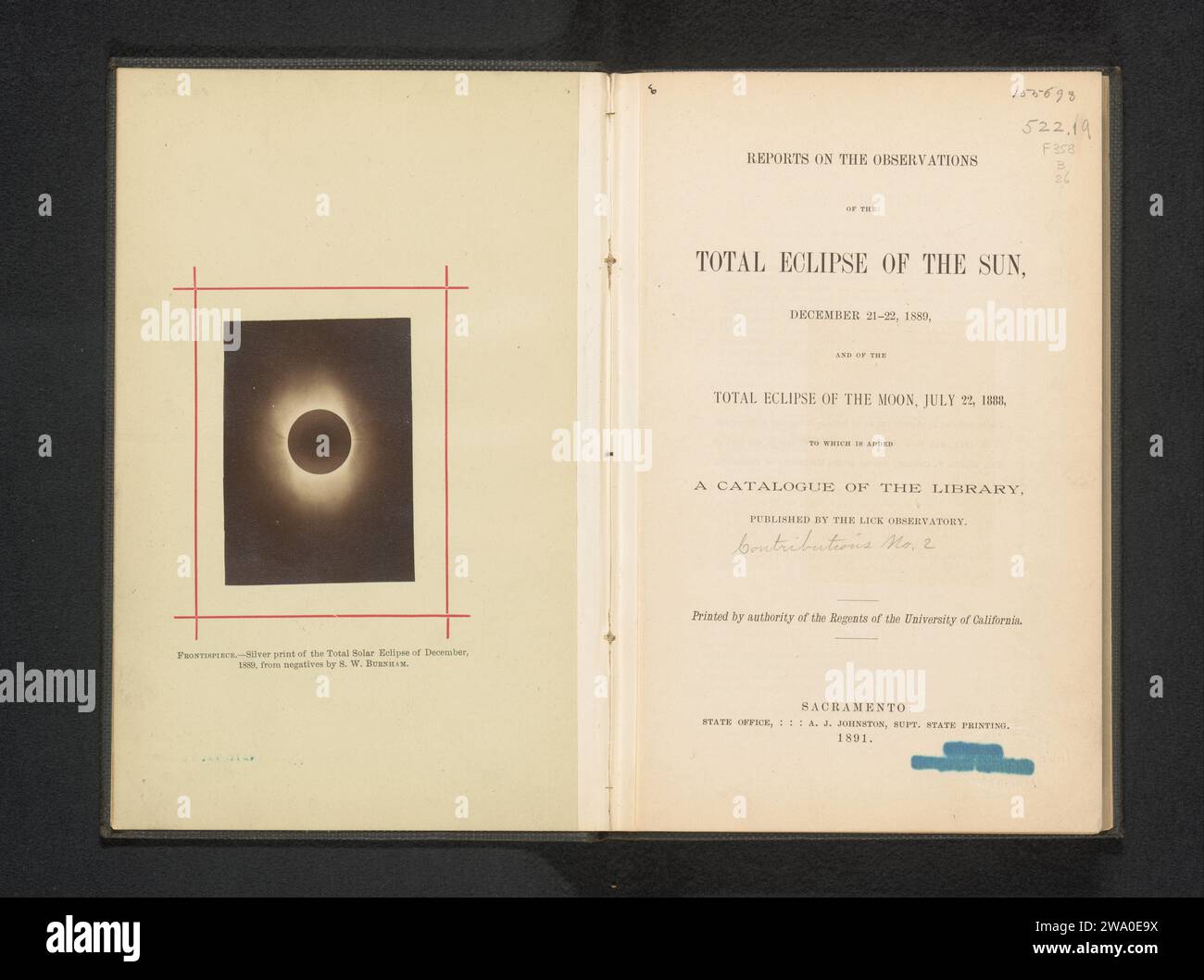 Rapports sur les observations de l'éclipse totale du soleil, du 21 au 22 décembre 1889 et de l'éclipse totale de la lune, le 22 juillet 1888 : auxquels est ajouté un catalogue de la bibliothèque, A.J. Johnston, livre de 1891 papier de Sacramento. carton. lin (matériel). cuir. impression sur support photographique / impression albumine / collotype Banque D'Images