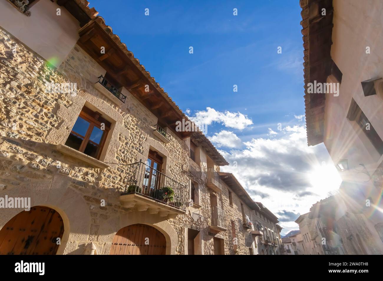 Mirambel est une petite ville en pierre dans la province de Teruel, en Espagne. Banque D'Images