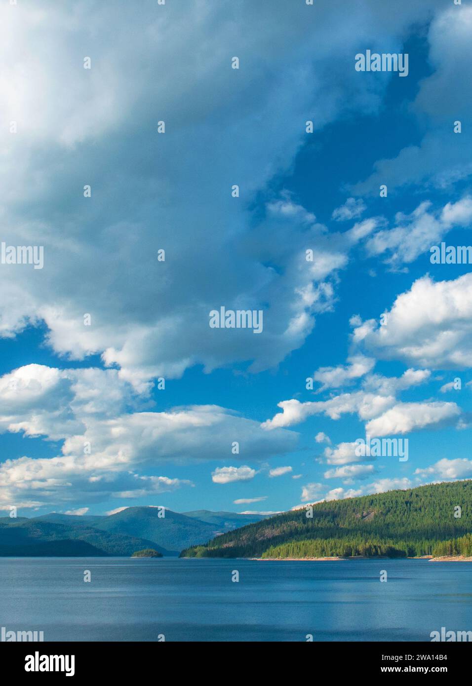 Lac Koocanusa et montagnes Purcell au Montana Banque D'Images