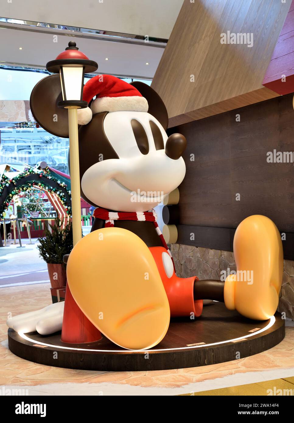 Mickey en costume de Noël Banque D'Images