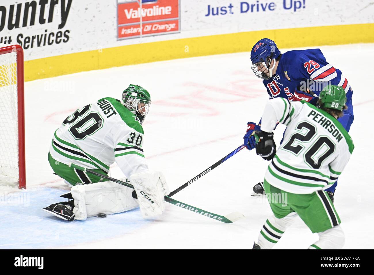 Shane Vansaghi (29), équipe nationale des ÉtatsUnis U18, tire sur les