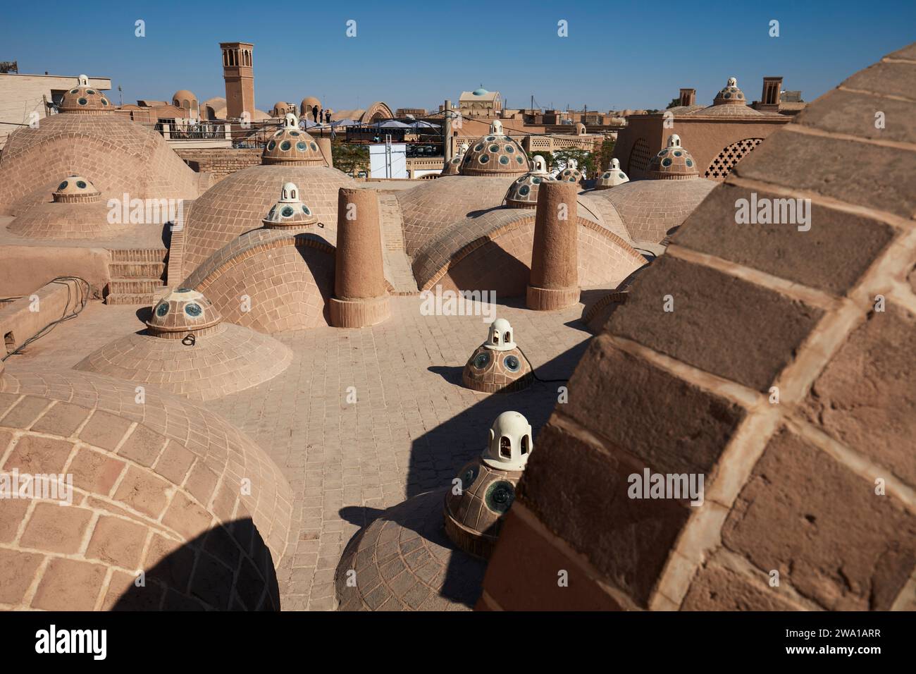 Les dômes de toit du Sultan Amir Ahmad Bathhouse, alias Qasemi Bathhouse, bains publics iraniens traditionnels, qui est maintenant un musée. Kashan, Iran. Banque D'Images