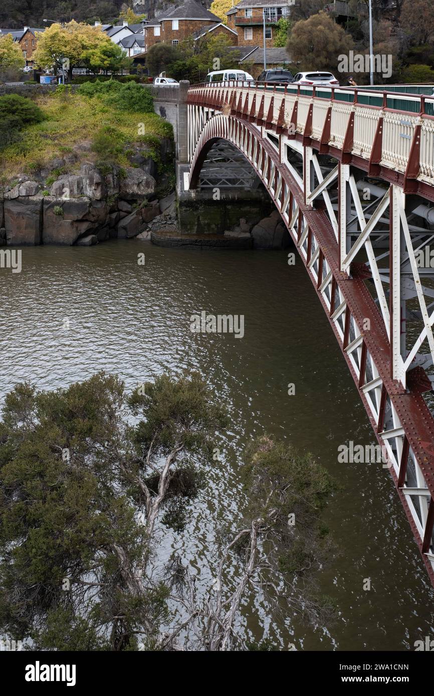 Vue oblique du pont Cataract gorge à la section inférieure de la rivière South Esk dans la ville de Launceston en Tasmanie Banque D'Images
