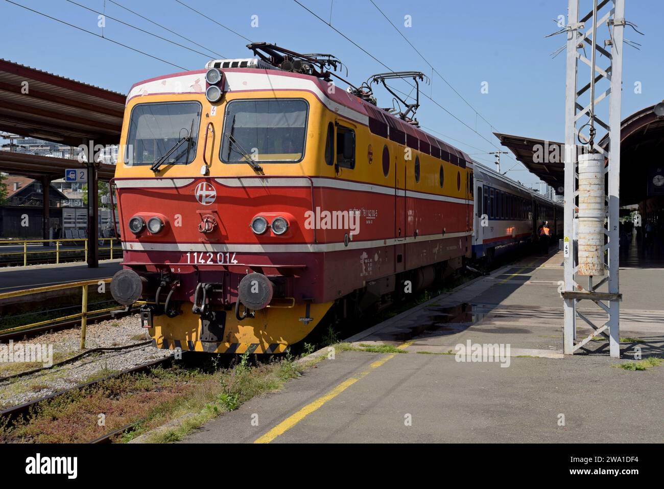 Une locomotive électrique HŽ série 1142 construite par Končar, connue sous le nom de 'Lepa Brena exploitée par Croation Railways. Gare de Zagreb Glavani Kolodvor, Croatie Banque D'Images