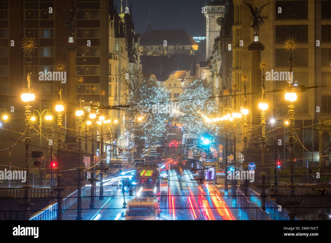 Sentiers de lumière du soir à ?ech?v Most à Prague Banque D'Images